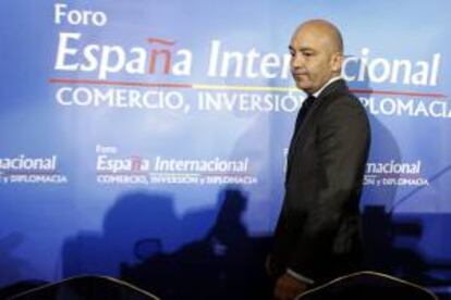 El secretario de Estado de Comercio, Jaime García-Legaz, antes de su participación en el Foro Nueva Economía, presentado por el ministro de Economía y Competitividad, Luis de Guindos.