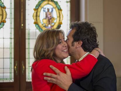 Díaz y González, durante la visita de la presidenta al Ayuntamiento de Cádiz.