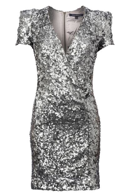 Para las más fiesteras, un vestido de paillettes en plata al más puro estilo Studio 54. Éste es de French Connection y cuesta 234 euros. 