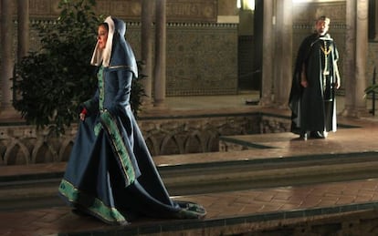 Pedro I y María de Padilla durante una visita nocturnas teatralizada en el Real Alcázar de Sevilla.