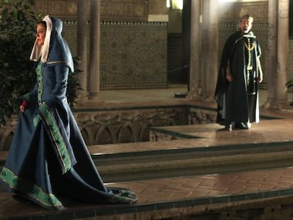 Pedro I y María de Padilla durante una visita nocturnas teatralizada en el Real Alcázar de Sevilla.
