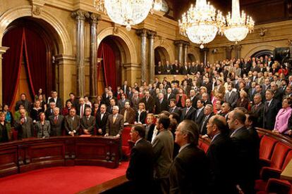 Los diputados acabaron el pleno extraordinario cantando el himno catalán, <i>Els Segadors</i>.