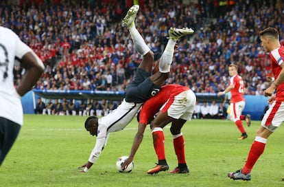 Paul Pogba durante el partido contra Suiza en Lille.