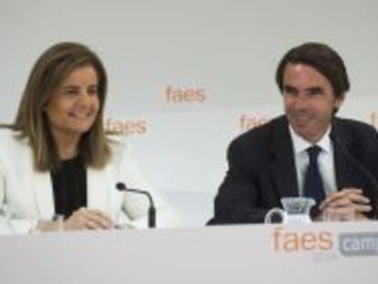 La ministra de Empleo, F&aacute;tima B&aacute;&ntilde;ez, y el presidente de la Fundaci&oacute;n FAES, Jos&eacute; Mar&iacute;a Aznar.