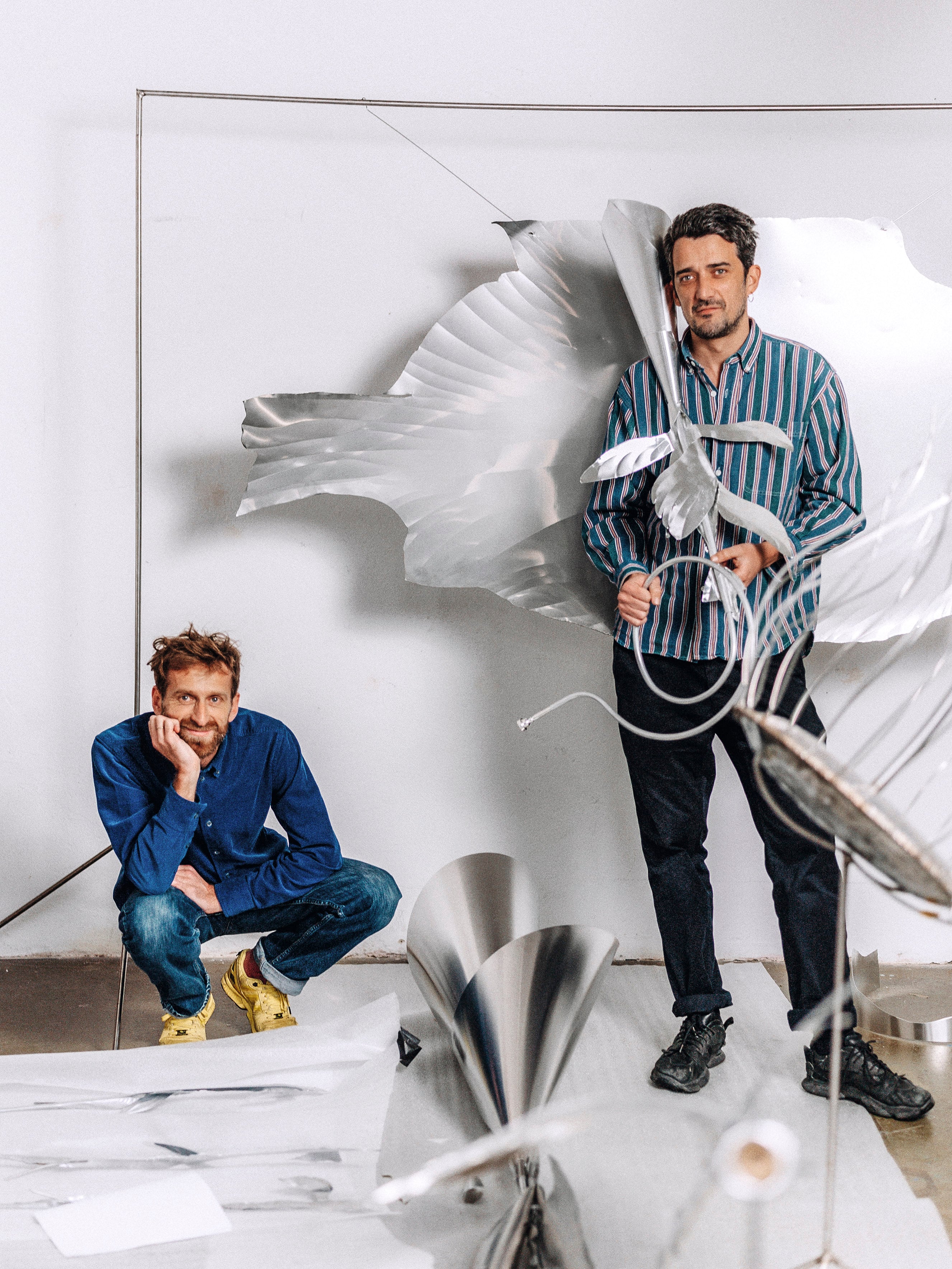 Peces musicales, una nana clásica y mucha hojalata: así es la sinfonía escultórica creada por un matrimonio de artistas