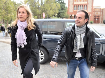Arantxa Sánchez Vicario y su entonces todavía marido, Josep Santacana, en febrero de 2016 en Barcelona.