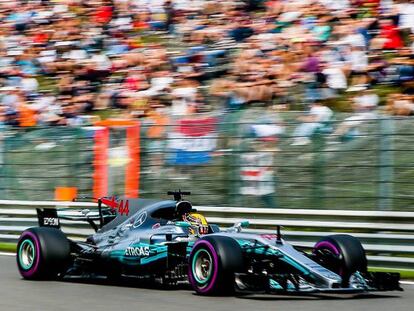 Lewis Hamilton, con su Mercedes, en Spa Francorchamps.