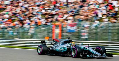 Lewis Hamilton, con su Mercedes, en Spa Francorchamps.