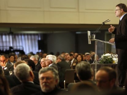 El socialista Ximo Puig durante su intervenci&oacute;n, este lunes, en el F&oacute;rum Europa, en Valencia.