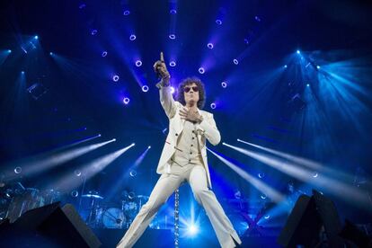 Enrique Bunbury, ayer, en el WiZink Center de Madrid. 