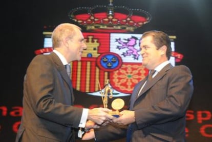 El presidente de Endesa, Borja Prado, recoge el premio Empresario Universalmente Destacado 2011 de la Cámara de Comercio Oficial Española de Chile.