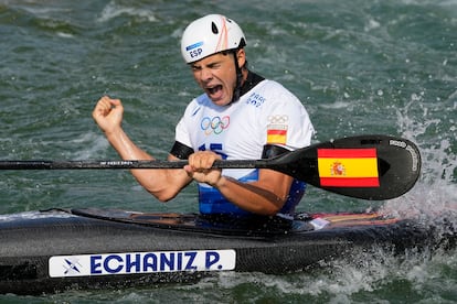 Echániz celebra tras completar su descenso slalom duante la final de la prueba.