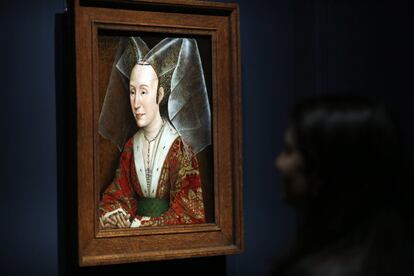El Museo del Prado acoge una exposición del gran pintor flamenco Rogier van der Weyden (1400- 1464) hasta el 28 de junio. En la imagen, una de las 20 obras que componen la muestra, 'Isabel de Portugal, duquesa de Borgoña'.