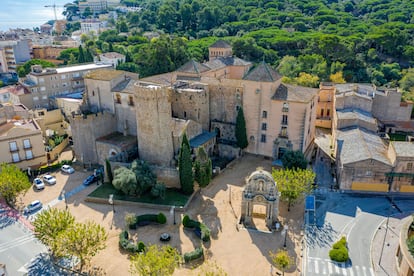 El monasterio de Sant Feliu de Guíxols, en la Costa Brava.