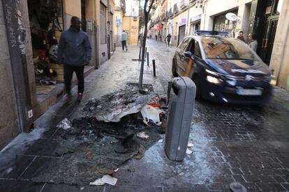 Desperfectos después de los altercados de anoche, 15 de marzo, en Lavapies.