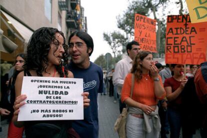 Protesta contra la crisis de las academias de idiomas que afectó también a Opening y Cambridge.