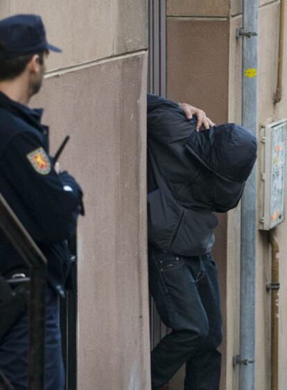 Uno de los detenidos en Santa Coloma de Gramenet (Barcelona) en una operación contra el terrorismo islamista.