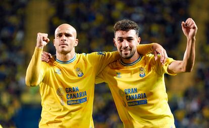 Sandro y Munir celebran un gol de Las Palmas