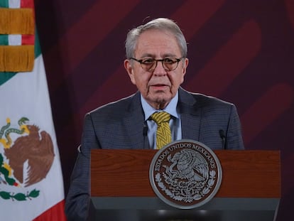 El secretario de Salud Jorge Alcocer, durante la conferencia de esta mañana en Palacio Nacional.