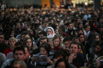 Encuentro europeo organizado por la comunidad Taizé de jóvenes cristianos, en el IFEMA en Madrid.