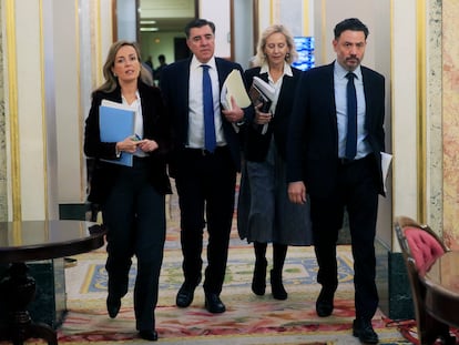 Los miembros del PP en la Mesa del Congreso, Carmen Navarro, Bermúdez de Castro, Marta González y Guillermo Mariscal, este martes en la Cámara.