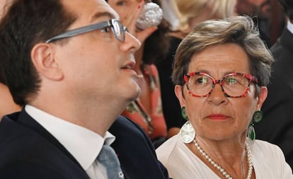 Viviane Lambert, la madre de Vincent Lambert, y su abogado, Jérôme Triomphe, en el Tribunal de Casación el pasado lunes