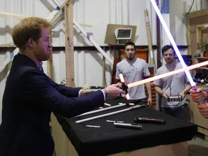 Enrique y Guillermo de Inglaterra, en el set de rodaje de &#039;Star Wars&#039;.