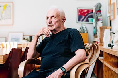 Frank Gehry en su oficina de Los Angeles.