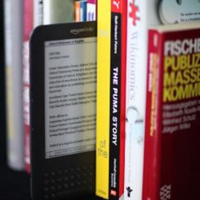Los fabricantes de 'e-readers' se baten por el lector asiduo