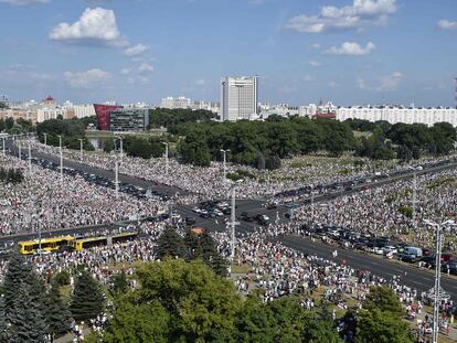 Imagen de la marcha contra Lukashenko, este domingo en Minsk.