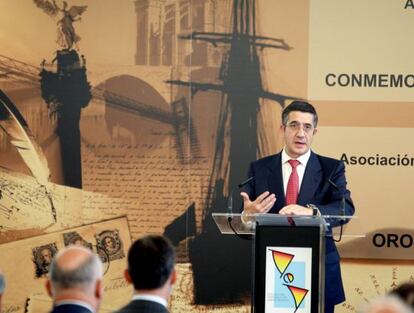 El 'lehendakari', Patxi López, durante su intervención en la Universidad de Deusto.