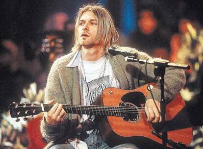 <b>Kurt Cobain, en el concierto <i>unplugged </i>de Nirvana en la MTV que los convirtió en iconos globales.</b>