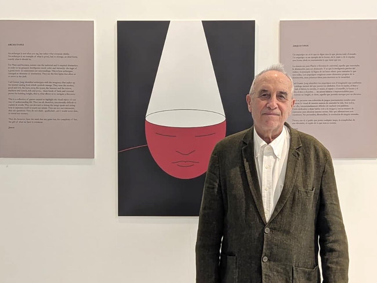 Manuel Álvarez Junco en la exposición 'Arquetipos', abierta hasta el 17 de noviembre en el Ateneo de Madrid.