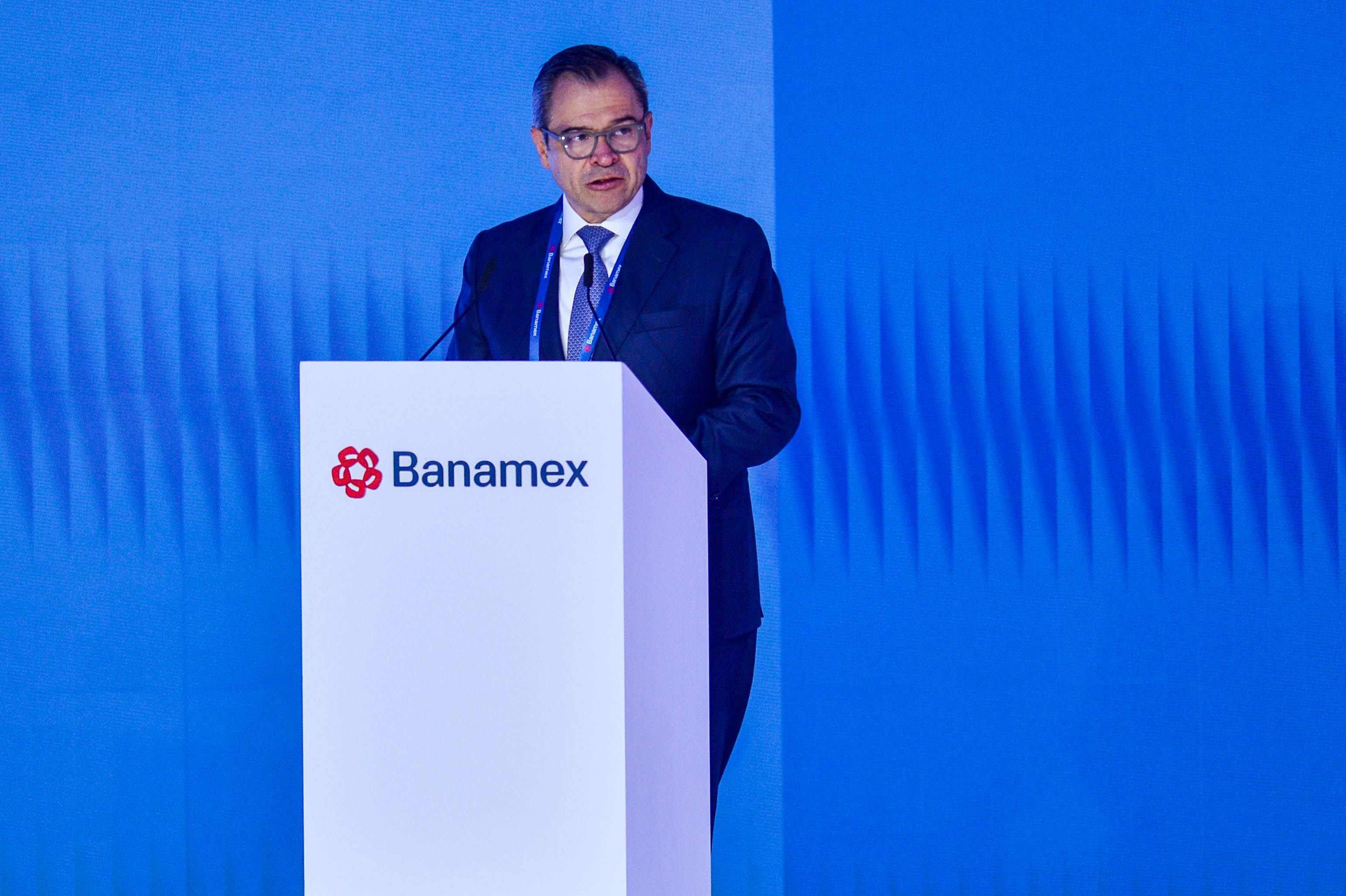 Manuel Romo renuncia a la dirección de Banamex y entregará la estafeta a Edgardo del Rincón