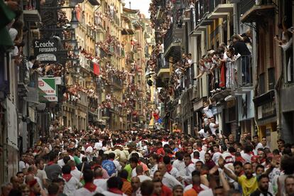 El segundo encierro de los Sanfermines 2019 lo han protagonizado este lunes los toros de la ganadería Cebada Gago.