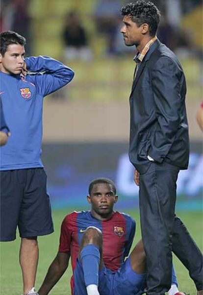 Saviola, junto a Eto&#39;o y Rijkaard, en el partido de la Supercopa.