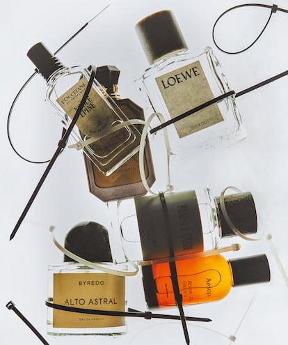 De izda. a dcha. y de arriba abajo, los perfumes Noble Épine de L’OCCITANE EN PROVENCE, Oudgasm Chocolate Oud de KAYALI (en Sephora), Iris Root de LOEWE PERFUMES, Pomelo Crush de HEELEY, Alto Astral de BYREDO y Above Us, Steorra de AESOP.
