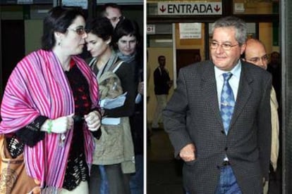 Carmen Lobo y Francisco Gordo, ayer, a la salida de los juzgados de Sevilla.