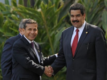 El presidente de Per&uacute;, Ollanta Humala, recibe a Nicol&aacute;s Maduro en Lima el pasado 30 de noviembre.