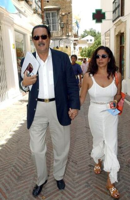 Juli&aacute;n Mu&ntilde;oz e Isabel Pantoja, en agosto de 2003.