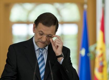 Spanish Prime Minister Mariano Rajoy gives a press conference on June 10, 2012 at the Moncloa Palace in Madrid. 