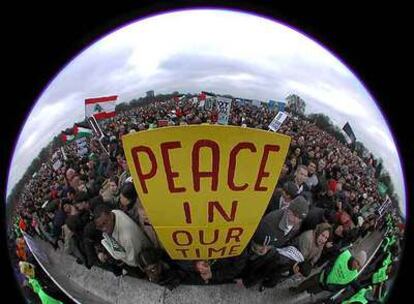 El 15 de febrero de 2003, millones de ciudadanos de todo el planeta tomaron las calles al grito de "¡no a la guerra!".