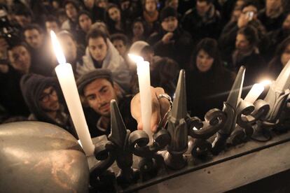 Vigilia en París por las víctimas del ataque terrorista contra una escuela judía en el sur de Francia.