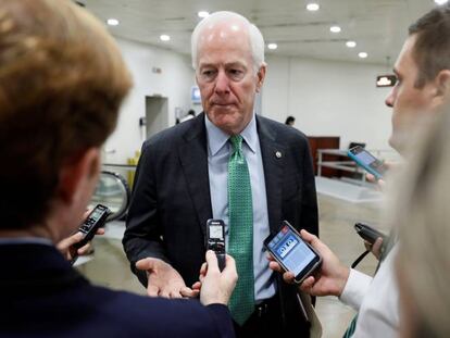 El senador republicano John Cornyn, ayer, explicando la situaci&oacute;n de Obamacare.