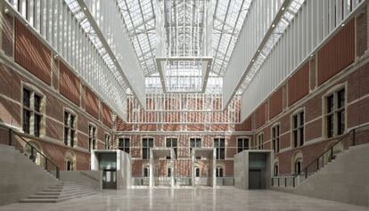 El espectacular atrio de 3.000 metros cuadrados del nuevo Rijksmuseum.