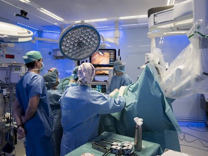 Un trasplante de hígado en el hospital Clinic de Barcelona en enero de 2019.