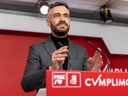El portavoz de la Ejecutiva del PSOE, Felipe Sicilia, durante la rueda de prensa de este lunes.