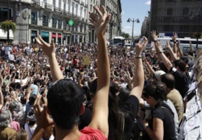 Asamblea masiva en la Puerta del Sol.