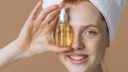 Artículo de EL PAÍS Escaparate sobre un aceite desmaquillante coreano que lo elimina todo.