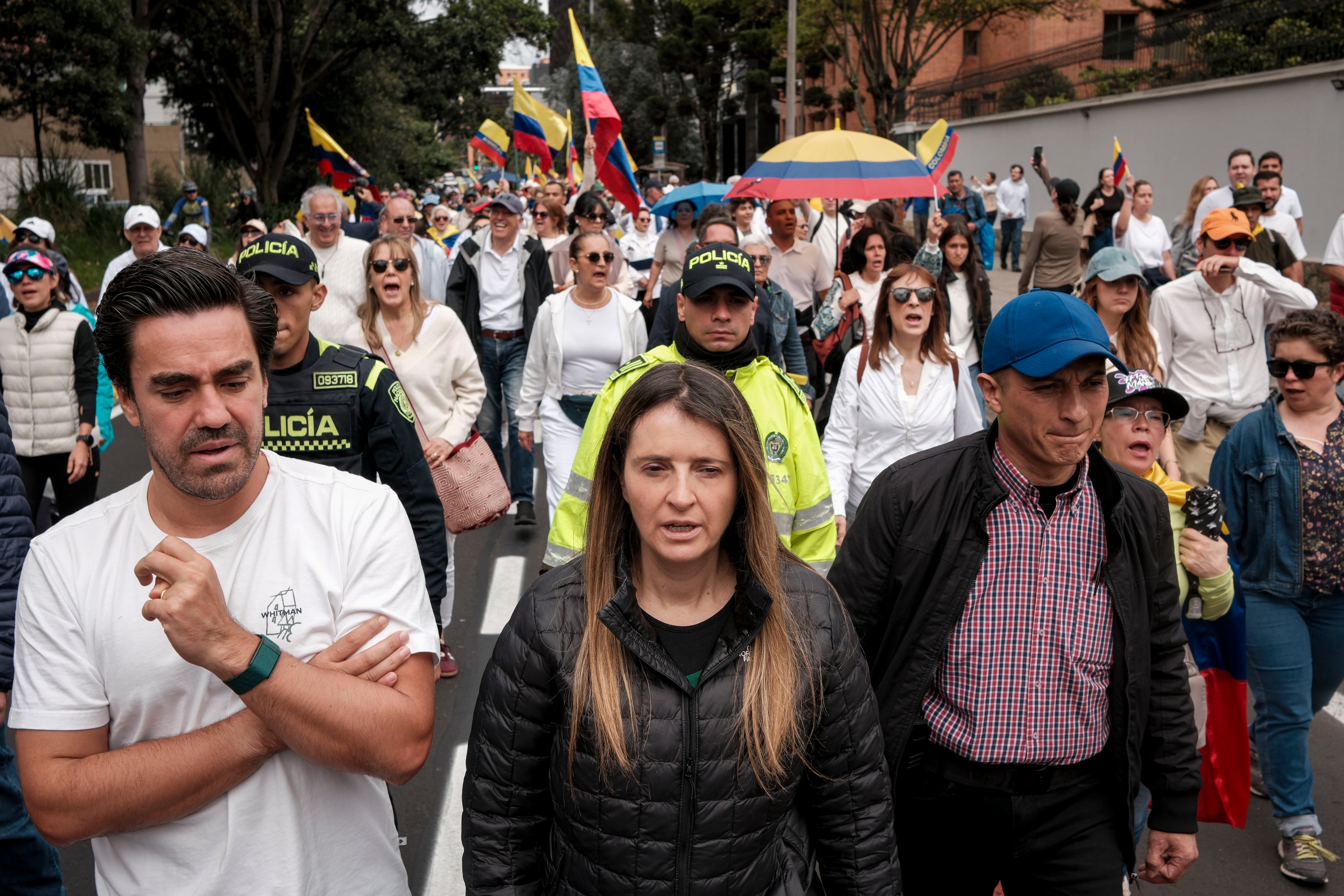 Las reacciones tras el atentado a Miguel Uribe Turbay, en imágenes Publicado por Últimas noticias: la última hora de hoy en EL PAÍS